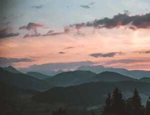 托特纳姆热刺强势登顶，本赛季豪取3分